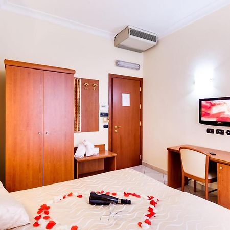 Hotel Suite Caesar Рим Экстерьер фото