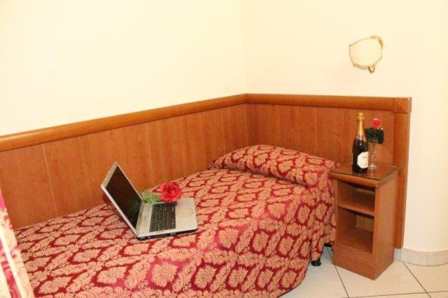 Hotel Suite Caesar Рим Экстерьер фото